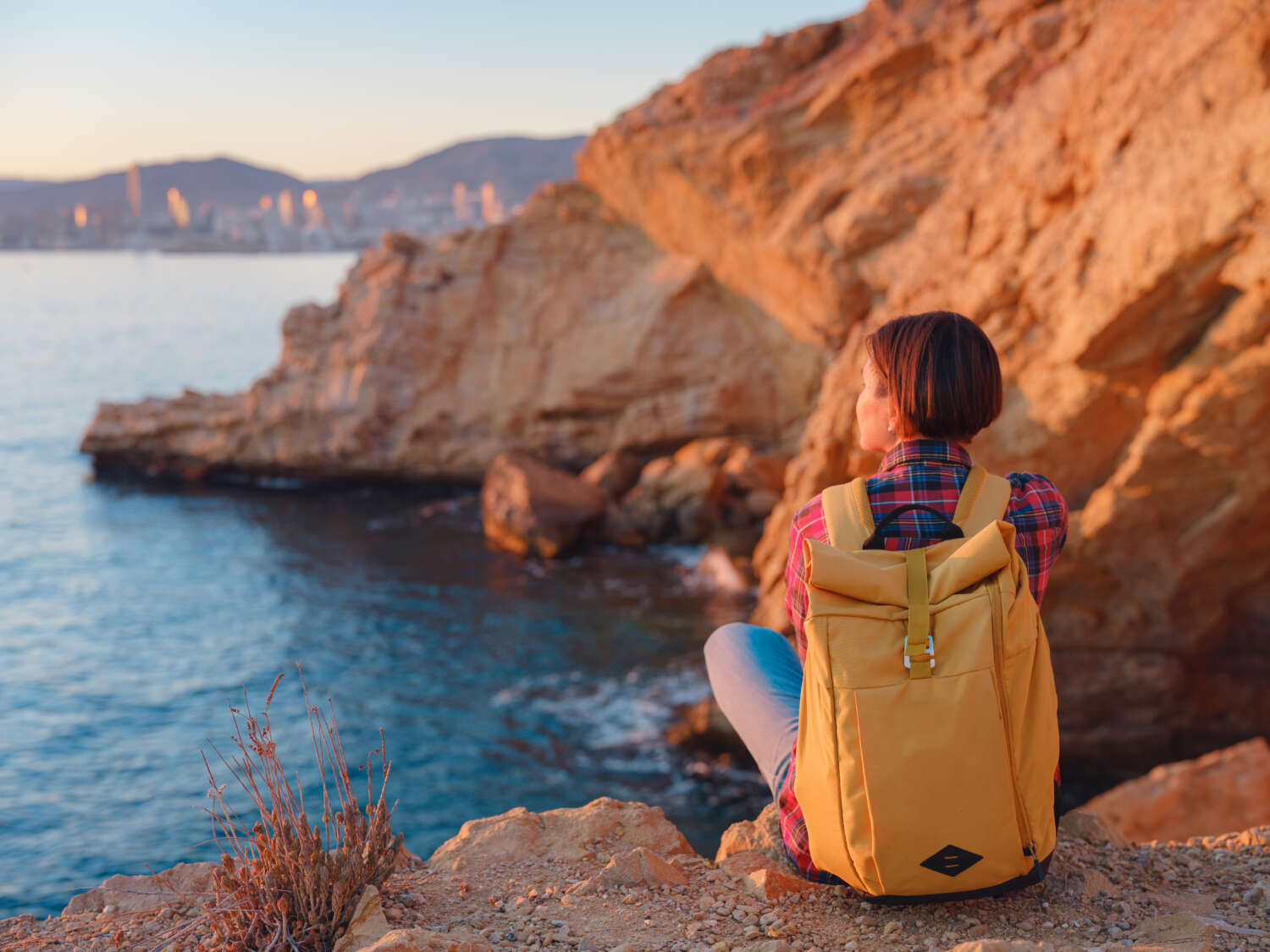 Tek Başına Yolculuk: Kendinizi Tanımanın ve Keşfetmenin Eşiği